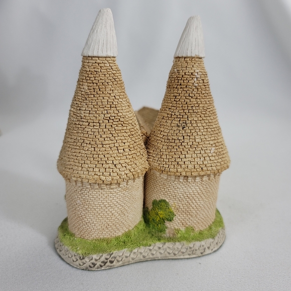 David Winter Cottage - 1981 - Triple Oast - Picture 7 of 14